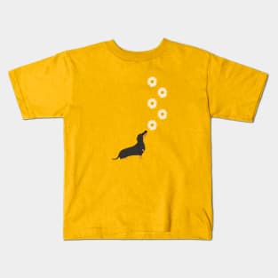 Dachshund Dog with Daisy Flower Kids T-Shirt